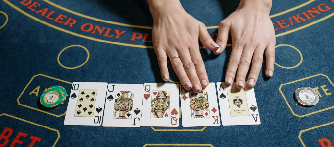 Alasan Tidak Semua Pemain Dapat Boleh Menyentuh Kartu Casino