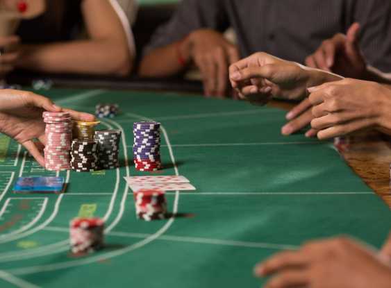 mengapa-meja-poker-jadi-simbol-utama-dunia-casino